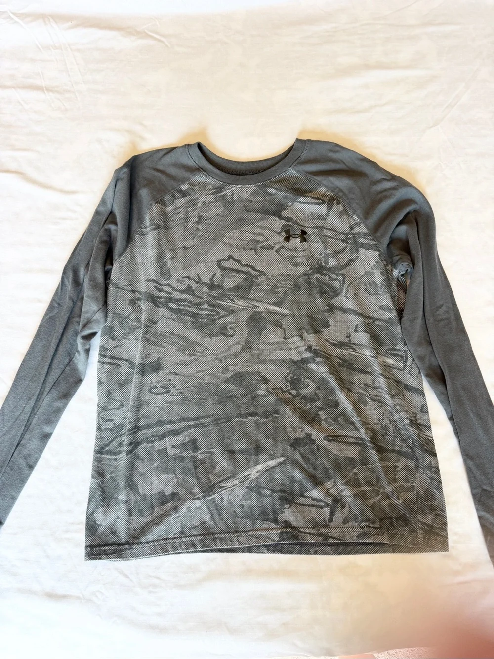 Under Armour Boy’s Gray Camo-Print Long Sleeve Performance Tee